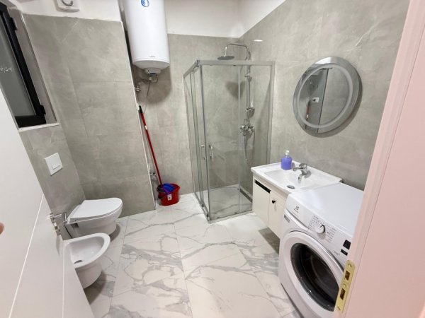 Tirane, jap me qera apartament 1+1 Kati 5, 75 m² 450 € (rruga erzen lita)