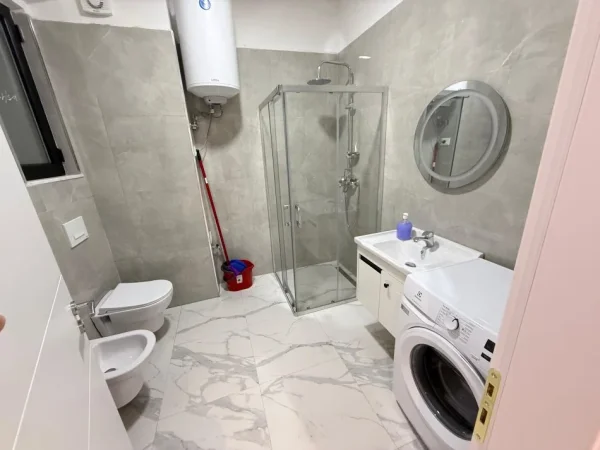 Tirane, jap me qera apartament 1+1 Kati 5, 75 m² 450 € (rruga erzen lita)