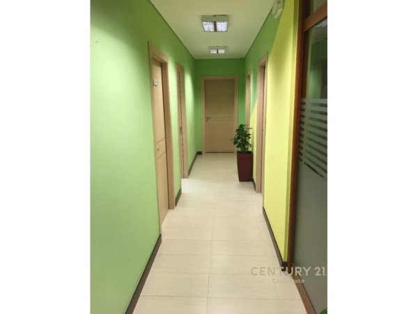 Tirane, shes zyre Kati 3, 165 m² 550.000 € (ish bllok)