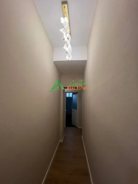 Tirane, jepet me qera apartament 1+1+Ballkon Kati 1, 65 m² 500 €