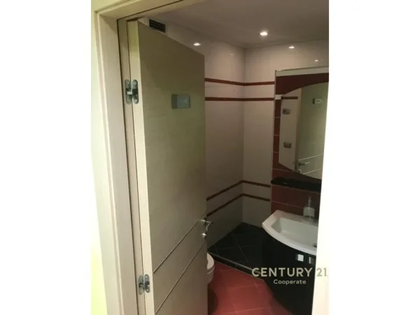 Tirane, shes zyre Kati 3, 165 m² 550.000 € (ish bllok)