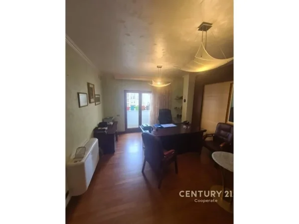 Tirane, shes zyre Kati 3, 165 m² 550.000 € (ish bllok)