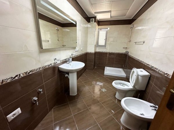 Tirane, jepet me qera Vile 3 Katshe Kati 3, 527 m² 3.500 € (Vilat Gjermane)