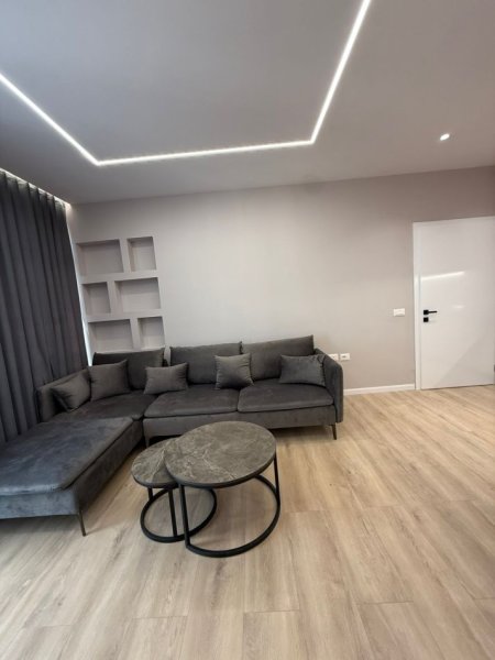 Tirane, jepet me qera apartament 1+1+Ballkon Kati 8, 66 m² 450 € (Bulevardi migjeni)