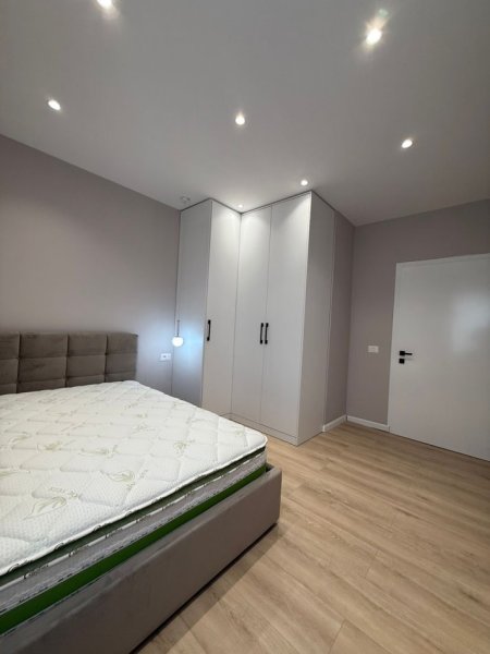 Tirane, jepet me qera apartament 1+1+Ballkon Kati 8, 66 m² 450 € (Bulevardi migjeni)