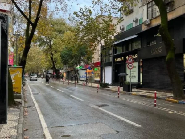 Tirane, jepet me qera ambjent biznesi Kati 0, 30 m² 1.500 € (MYSLYM SHYRI)