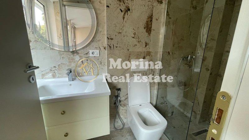 Tirane, jepet me qera ambjent biznesi Kati 2, 30 m² 500 € (Blloku)