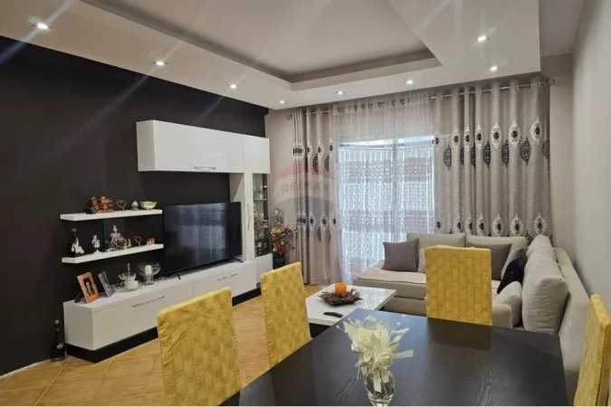 Tirane, shitet apartament 2+1+Ballkon Kati 2, 106 m² 