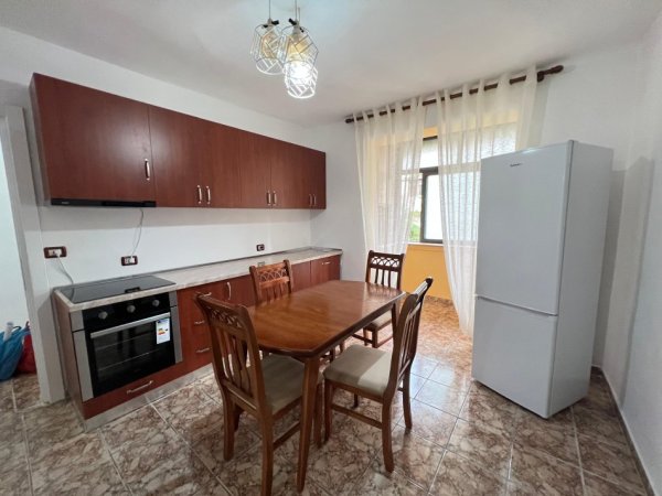 Tirane, jap me qera apartament 2+1+Ballkon Kati 2, 80 m² 500 € (rruga asim vokshi)