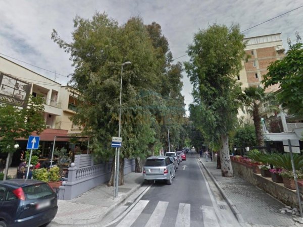 Tirane, jepet me qera ambjent biznesi Kati -1, 9 m² 250 € 