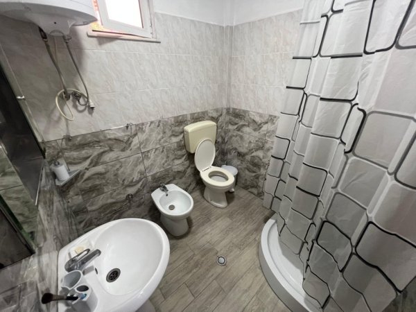 Tirane, jap me qera apartament duplex 3+1+Ballkon Kati 2, 120 m² 450 € (rruga pasho hysa)