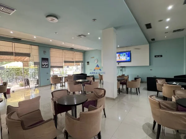 Tirane, jepet me qera ambjent biznesi Kati 0, 125 m² 1.500 € (PRANE TOP CHANNEL MEZEZE)