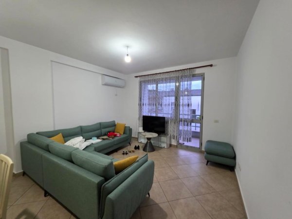 Tirane, jepet me qera apartament 1+1+Ballkon Kati 3, 65 m² 400 € (Kodra e Diellit)
