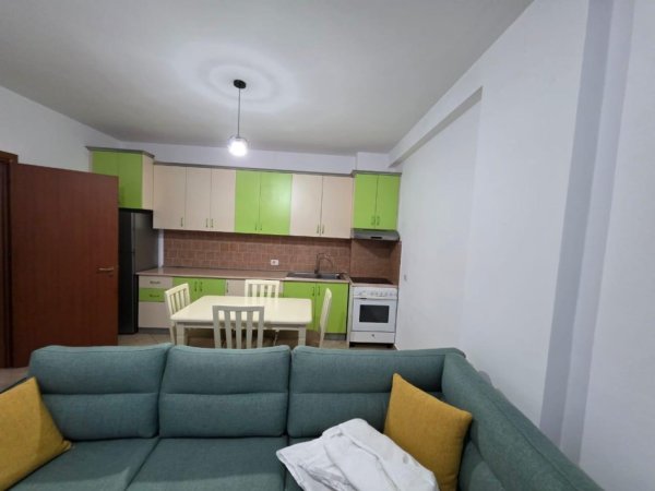 Tirane, jepet me qera apartament 1+1+Ballkon Kati 3, 65 m² 400 € (Kodra e Diellit)