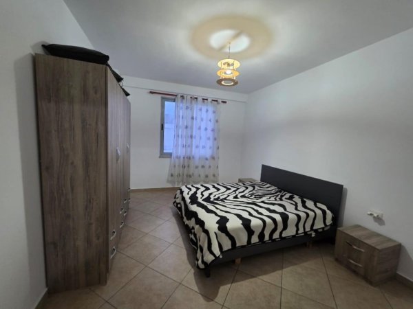 Tirane, jepet me qera apartament 1+1+Ballkon Kati 3, 65 m² 400 € (Kodra e Diellit)