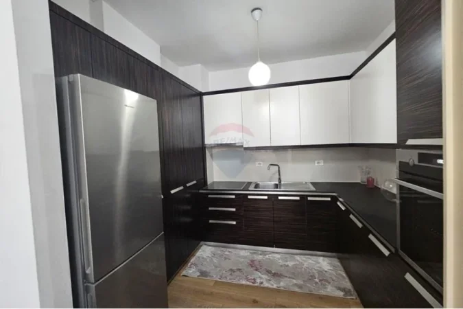 Tirane, shitet apartament 2+1+Ballkon Kati 4, 102 m² (Kompleksi Fratari)