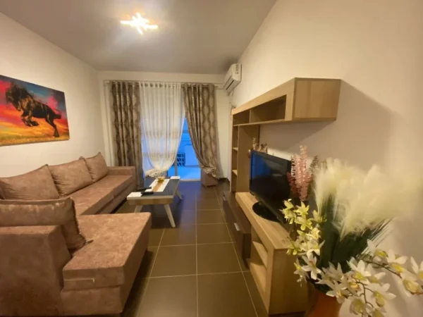 Tirane, jepet me qera apartament 2+1 Kati 3, 100 m² 600 € (Rruga peti)