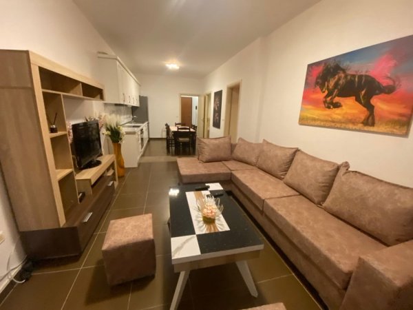 Tirane, jepet me qera apartament 2+1 Kati 3, 100 m² 600 € (Rruga peti)