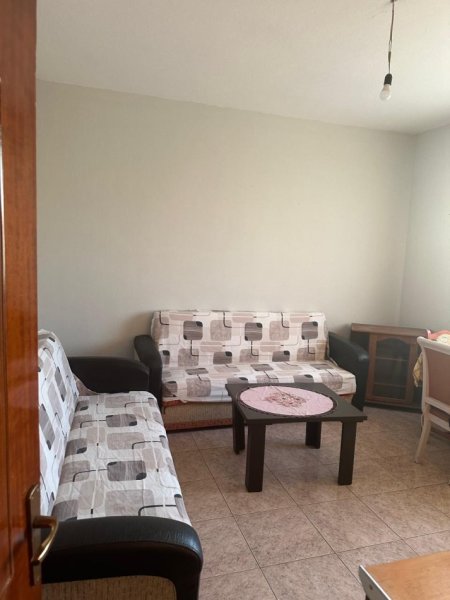 Tirane, jepet me qera apartament 1+1 Kati 2, 70 m² 280 € (yzberisht)