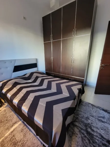 Tirane, jepet me qera apartament 2+1+Ballkon Kati 1, 80 m² 500 € (Astir)