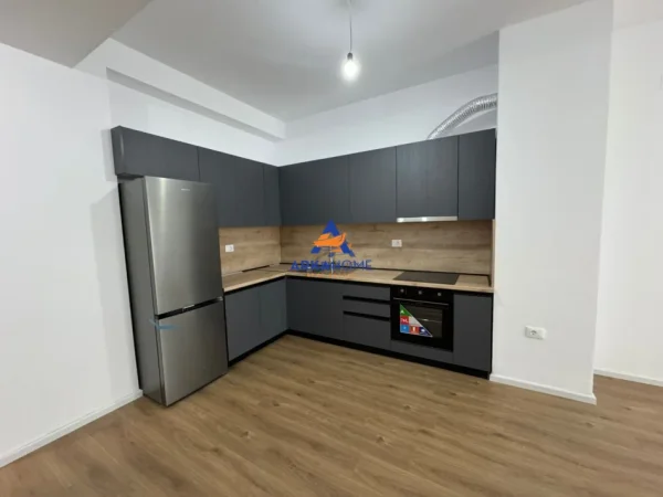 Tirane, jepet me qera apartament 1+1+Ballkon Kati 7, 60 m² 300 € (PRANE REZIDENCES KAIMI)