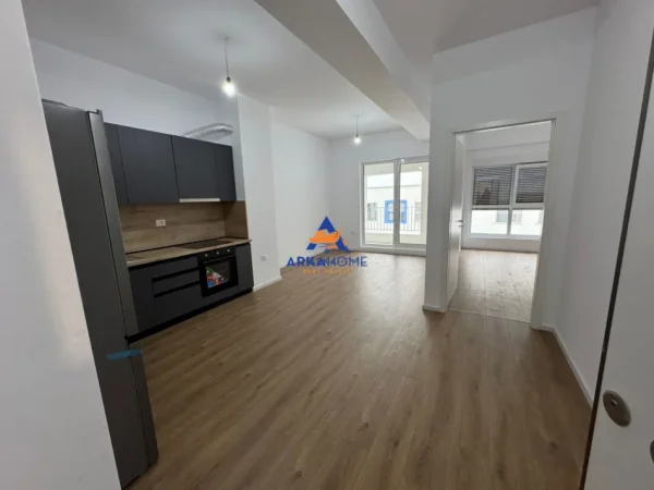 Tirane, jepet me qera apartament 1+1+Ballkon Kati 7, 60 m² 300 € (PRANE REZIDENCES KAIMI)