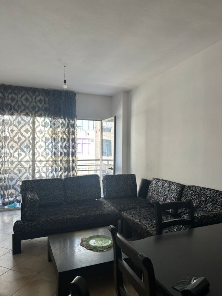 Tirane, jepet me qera apartament 2+1 Kati 4, 100 m² 400 € (astir)