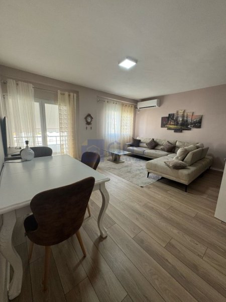 Tirane, jepet me qera apartament 2+1+Aneks+Ballkon Kati 4, 100 m² 400 € (Rruga e Thesarit)