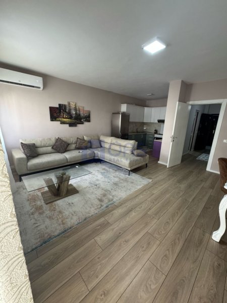 Tirane, jepet me qera apartament 2+1+Aneks+Ballkon Kati 4, 100 m² 400 € (Rruga e Thesarit)