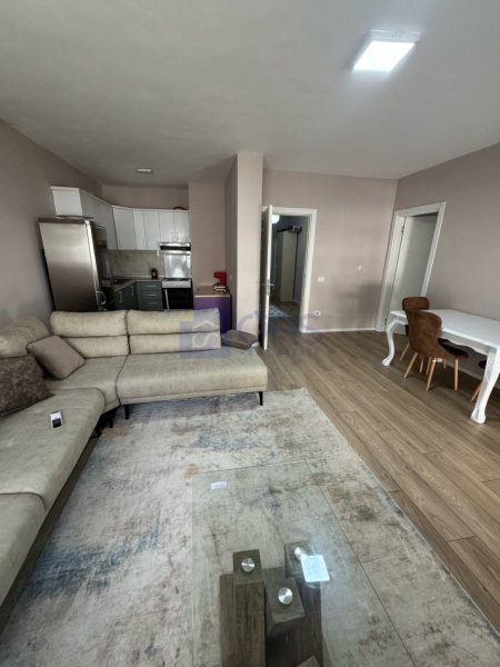 Tirane, jepet me qera apartament 2+1+Aneks+Ballkon Kati 4, 100 m² 400 € (Rruga e Thesarit)