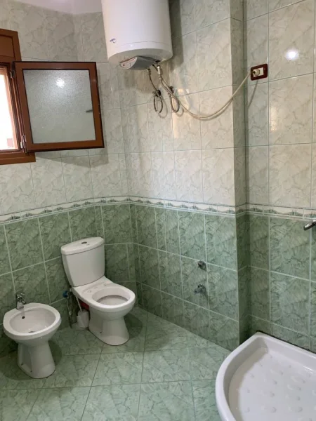 Tirane, 🏡 JEPET ME QERA HYRJE 2+1 – ASTIR, TEK VILA L,  Kati 2, 80 m² 400 € (Astir)