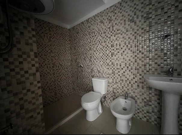 Durres, shitet apartament 2+1 Kati 3, 99 m² 60.000 € (Shkëmbi i Kavajës - Durrës)