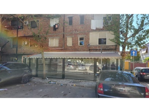 Tirane, jepet me qera ambjent biznesi , 100 m² 800 € (Rr.Kadri Roshi)