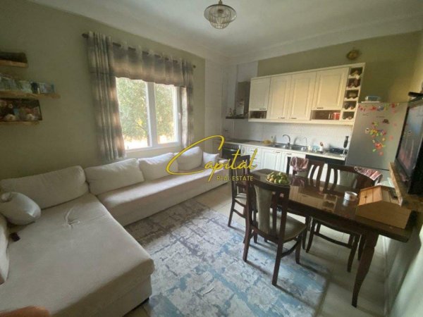 Tirane, jepet me qera apartament 3+1 Kati 1, 163 m² 500 € (SAUK)