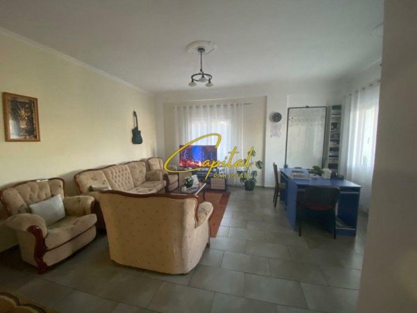 Tirane, jepet me qera apartament 3+1 Kati 1, 163 m² 500 € (SAUK)