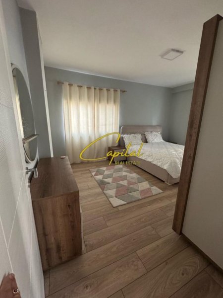 Tirane, jepet me qera apartament 2+1 Kati 4, 103 m² 400 € (FRESKU)