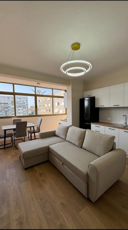 Tirane, jepet me qera apartament 2+1+Ballkon Kati 5, 70 m² 660 € (Rruga Kongresi i Lushnjes)