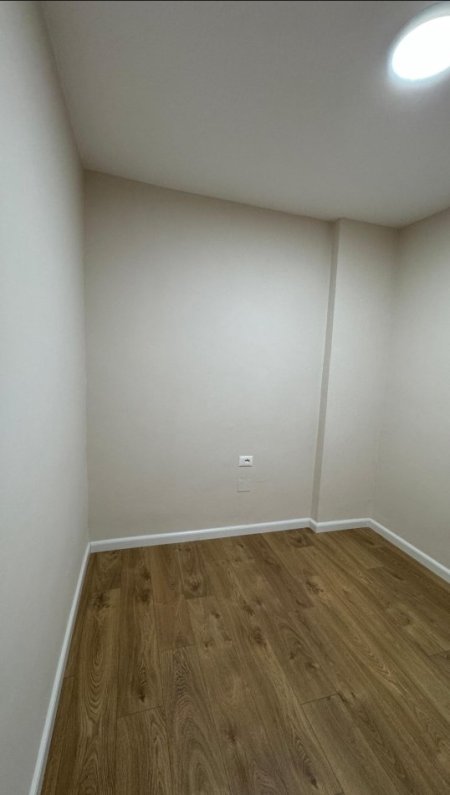 Tirane, jepet me qera apartament 2+1+Ballkon Kati 5, 70 m² 660 € (Rruga Kongresi i Lushnjes)