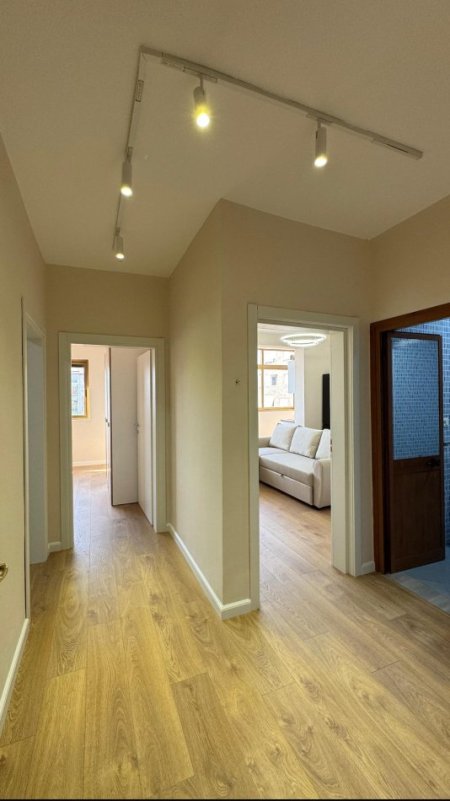 Tirane, jepet me qera apartament 2+1+Ballkon Kati 5, 70 m² 660 € (Rruga Kongresi i Lushnjes)