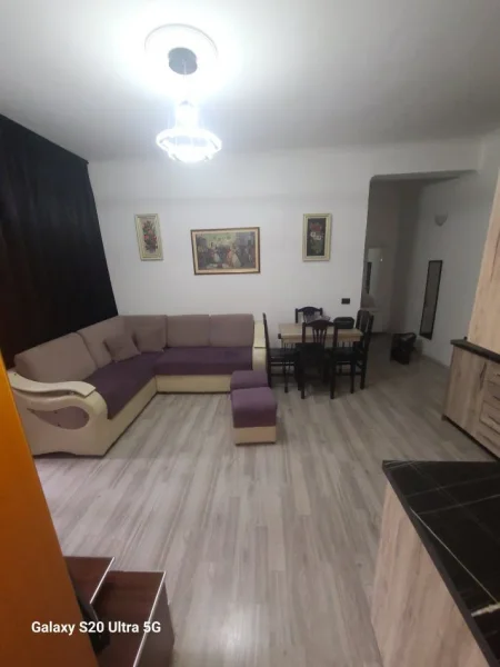 Tirane, jepet me qera apartament 2+1+Ballkon Kati 8, 76 m² 370 € (yzberisht)