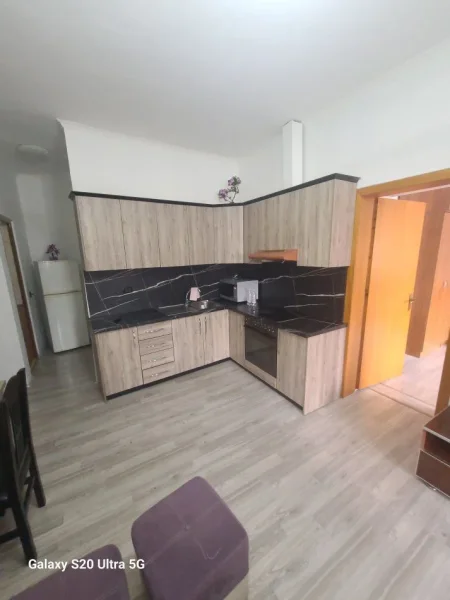 Tirane, jepet me qera apartament 2+1+Ballkon Kati 8, 76 m² 370 € (yzberisht)