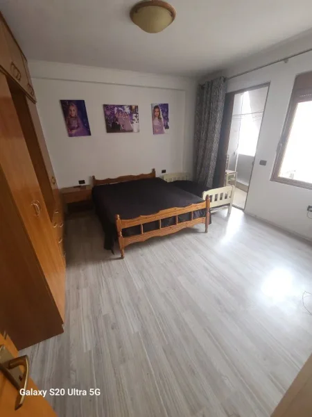 Tirane, jepet me qera apartament 2+1+Ballkon Kati 8, 76 m² 370 € (yzberisht)