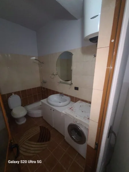 Tirane, jepet me qera apartament 2+1+Ballkon Kati 8, 76 m² 370 € (yzberisht)