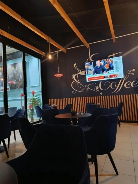 Tirane, jepet me qera lokal Kati 1, 80 m² 500 € (Yzberisht ,prane Fitnes Unik)