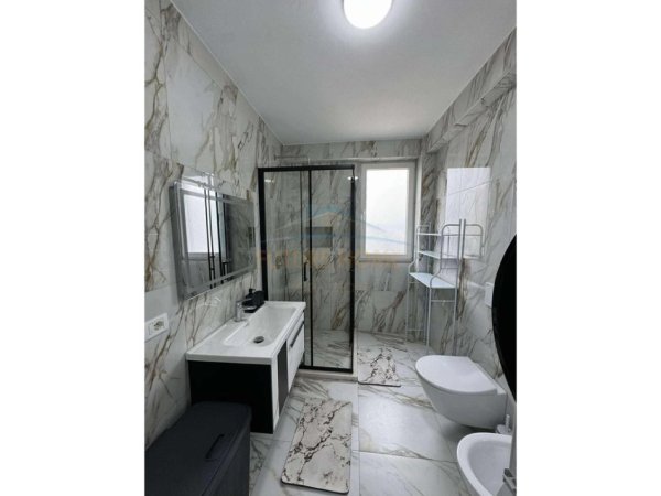 Tirane, jepet me qera apartament 1+1 Kati 4, 90 m² 420 € 
