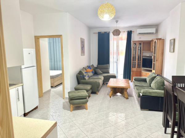 Tirane, jepet me qera apartament 1+1+Ballkon Kati 2, 70 m² 408 € (PRANE KAFE UNIVERS,ASTIR)