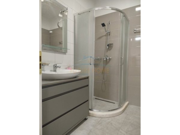 Tirane, jepet me qera apartament 1+1 Kati 1, 70 m² 550 € 
