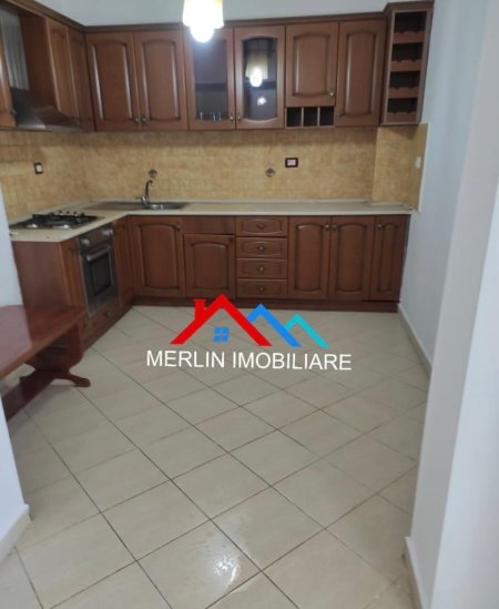 Tirane, shitet apartament 1+1+Ballkon Kati 4, 62 m² 100.000 € (SHKOLLA E BASHKUAR)