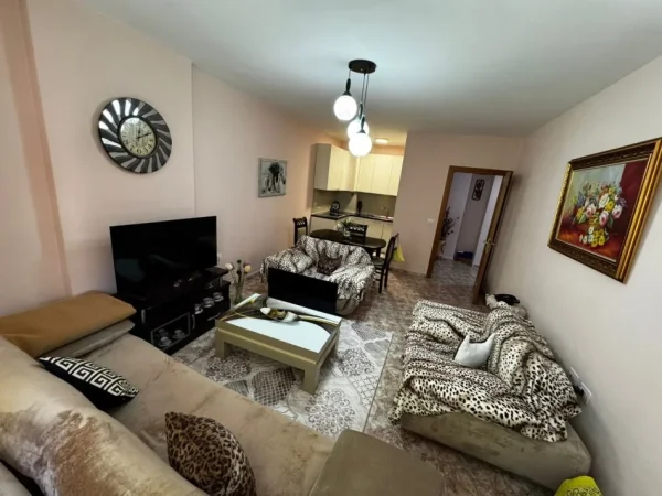 Tirane, jepet me qera apartament 2+1+Aneks+Ballkon Kati 2, 100 m² 700 € (Sheshi Willson)