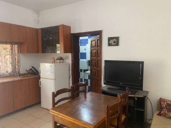 Tirane, jepet me qera shtepi 1+1+Ballkon Kati 0, 65 m² 300 € (ne rrugen Jordan Misja Tirane.)